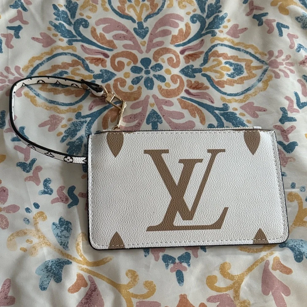Knock off LV Cream and Brown Monogram Tote Bag - Picture 5 of 5